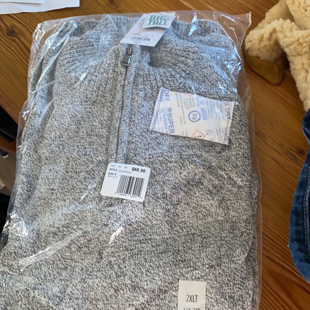 New quarter zip with tags